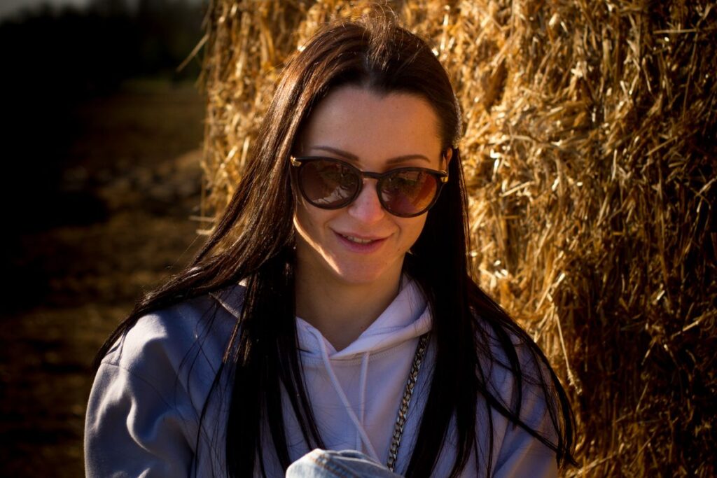 Foto ragazza in campagna