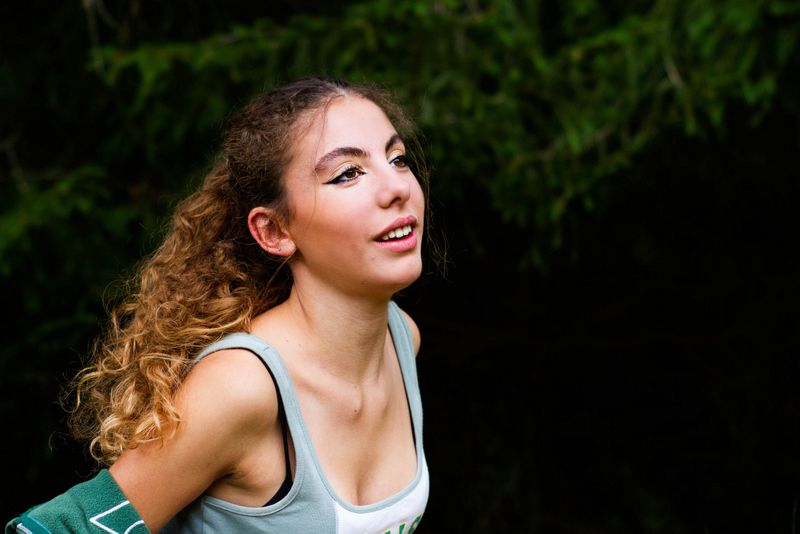 Book fotografico ragazza nel bosco